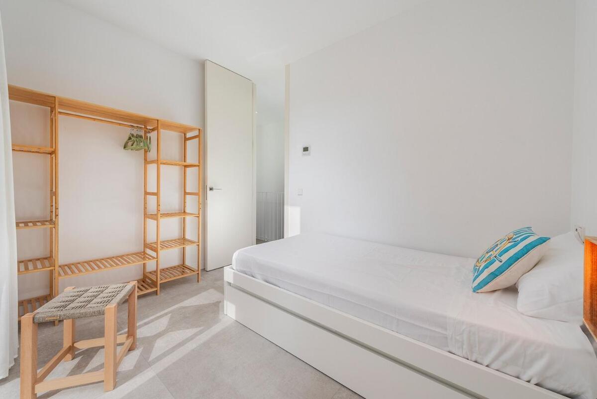 Villamar - Stunning Beachfront With Private Pool Ferienhaus Port d'Alcúdia