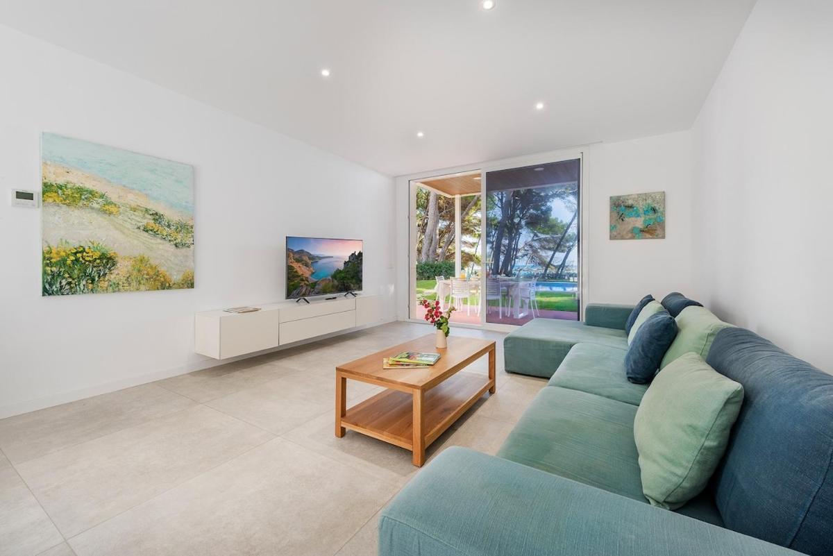 Ferienhaus Villamar - Stunning Beachfront With Private Pool *